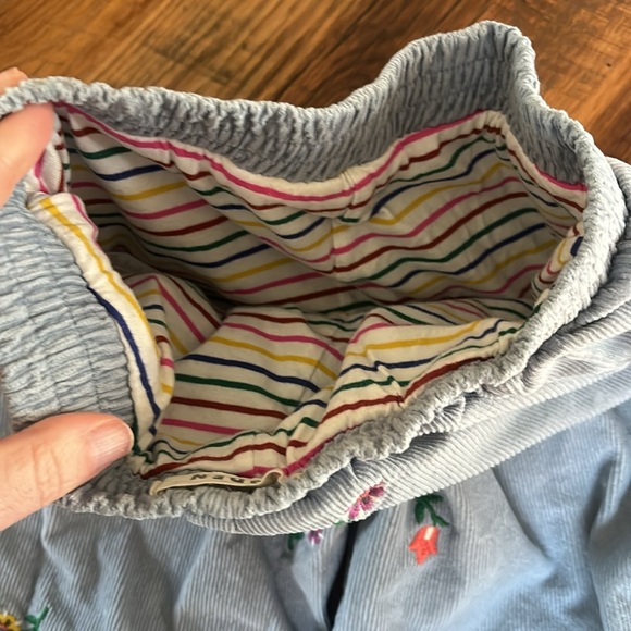 Mini Boden Light blue corduroy pants with heart pockets and embroidered flowers - Picture 10 of 11